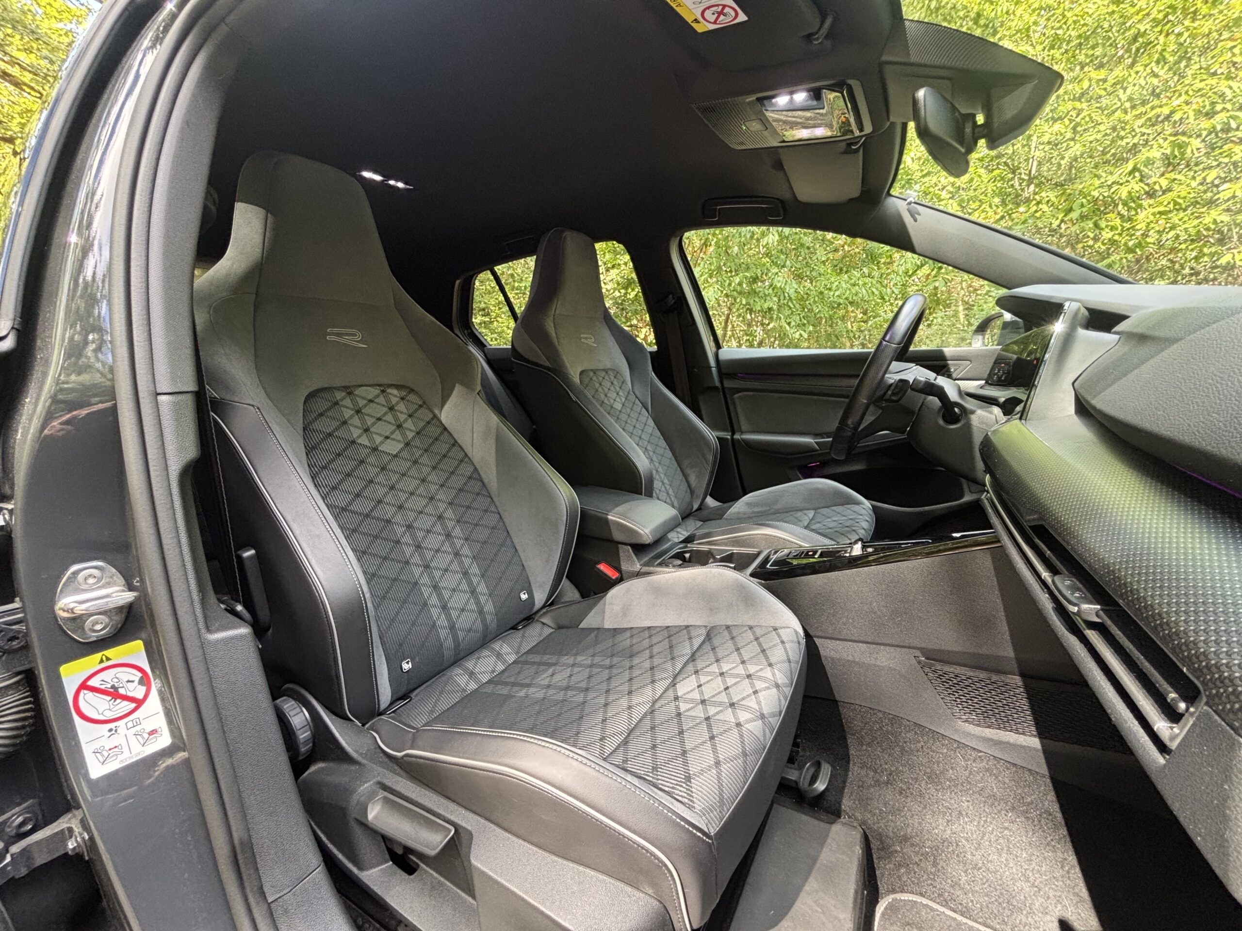VOLKSWAGEN Golf VIII 1.5 eTSi DSG7 150 R LINE