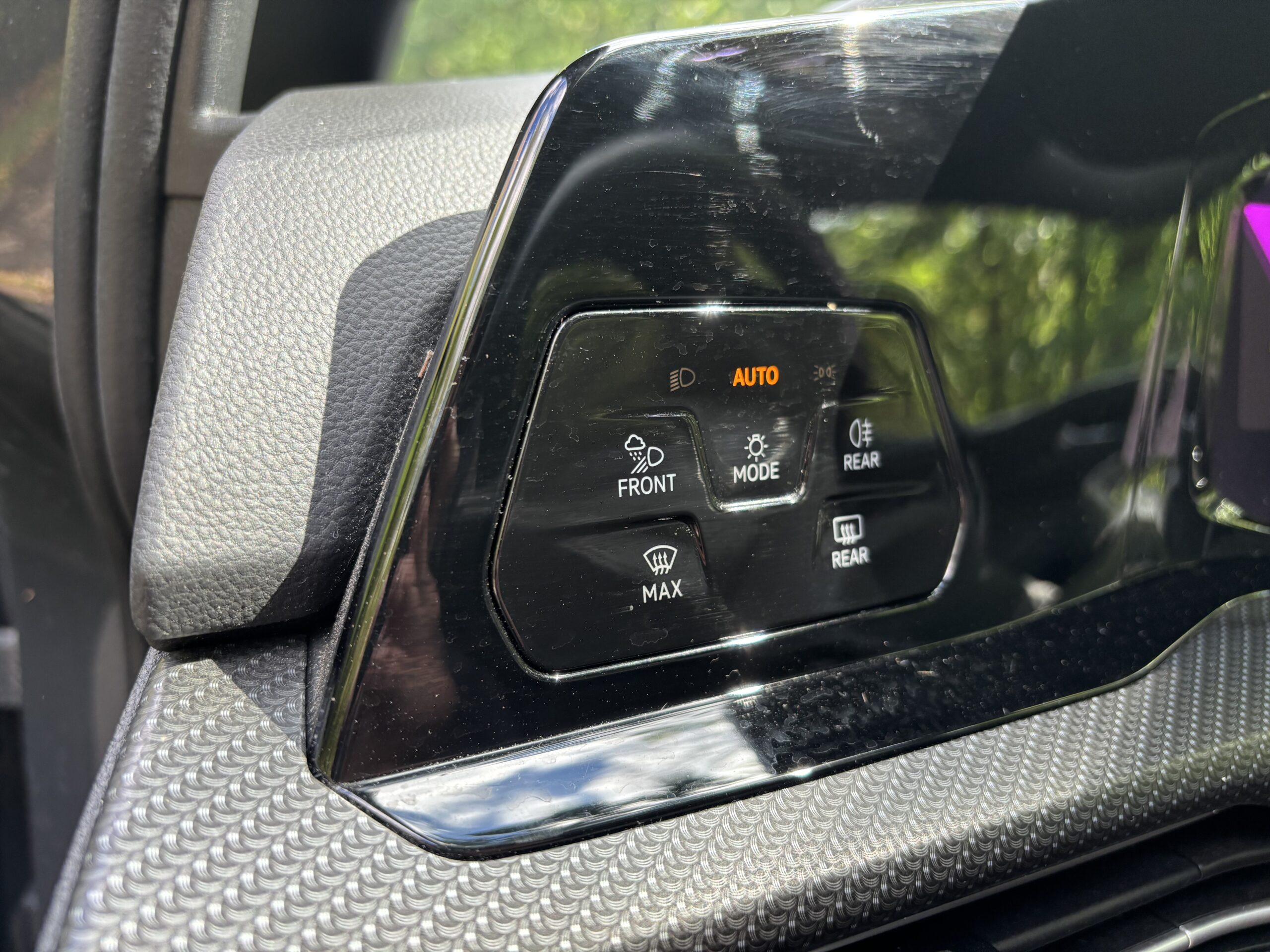 VOLKSWAGEN Golf VIII 1.5 eTSi DSG7 150 R LINE