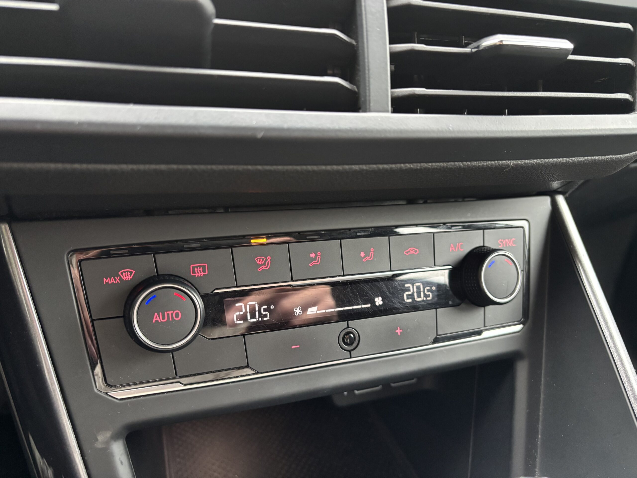VOLKSWAGEN Polo VI 1.0 TSI DSG7 95 R-line