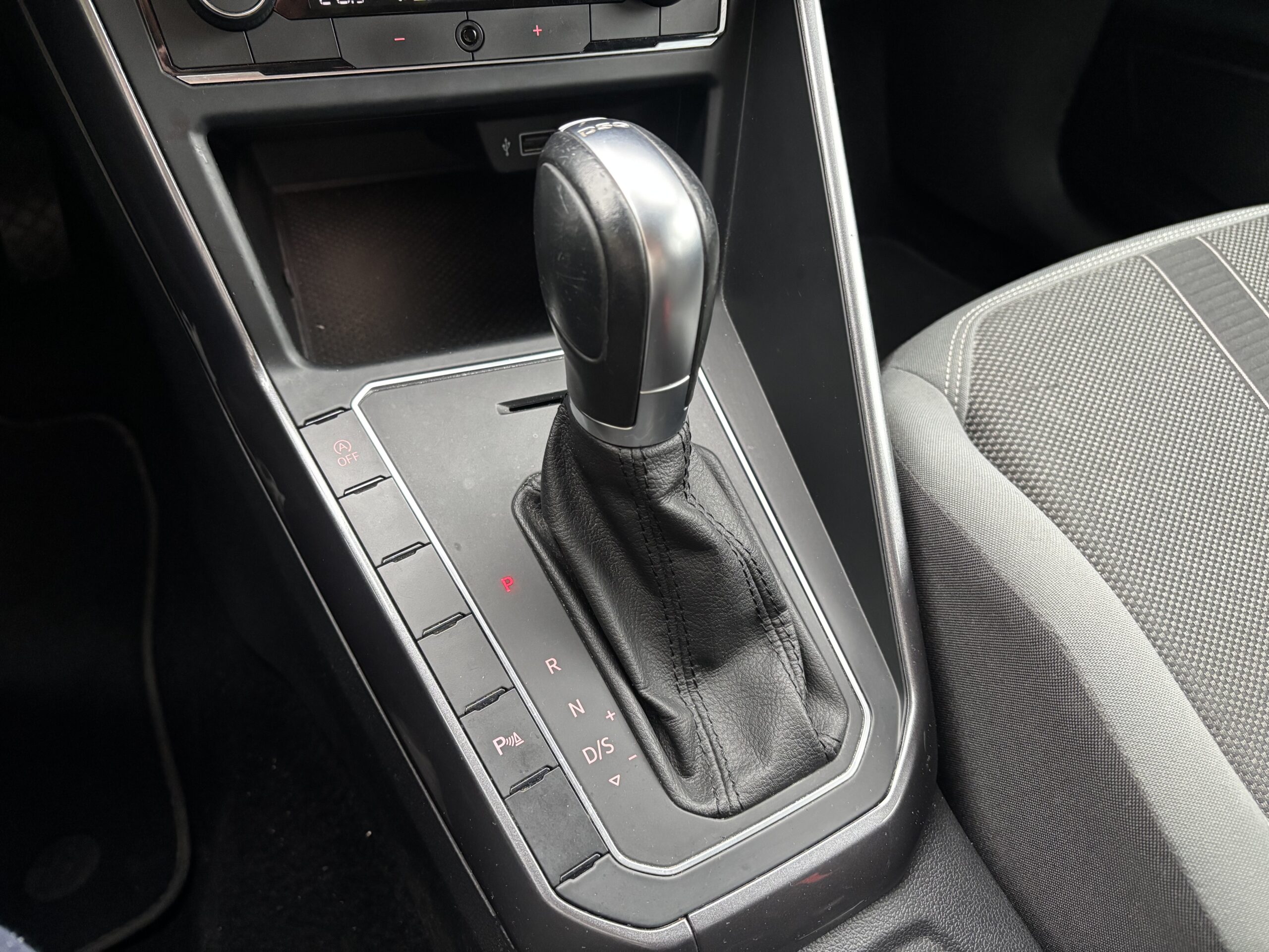 VOLKSWAGEN Polo VI 1.0 TSI DSG7 95 R-line