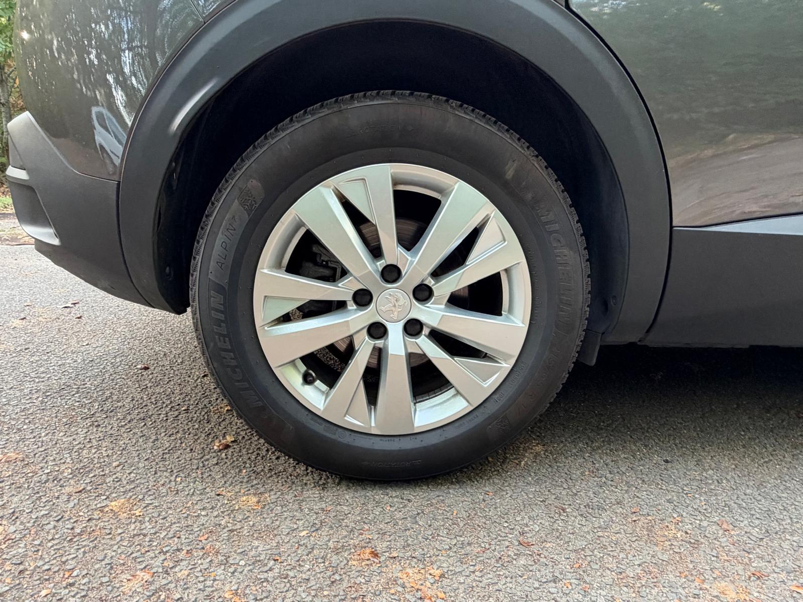 PEUGEOT 3008 Phase 2 1.5 BlueHDi EAT8 130 ACTIVE BUSINESS