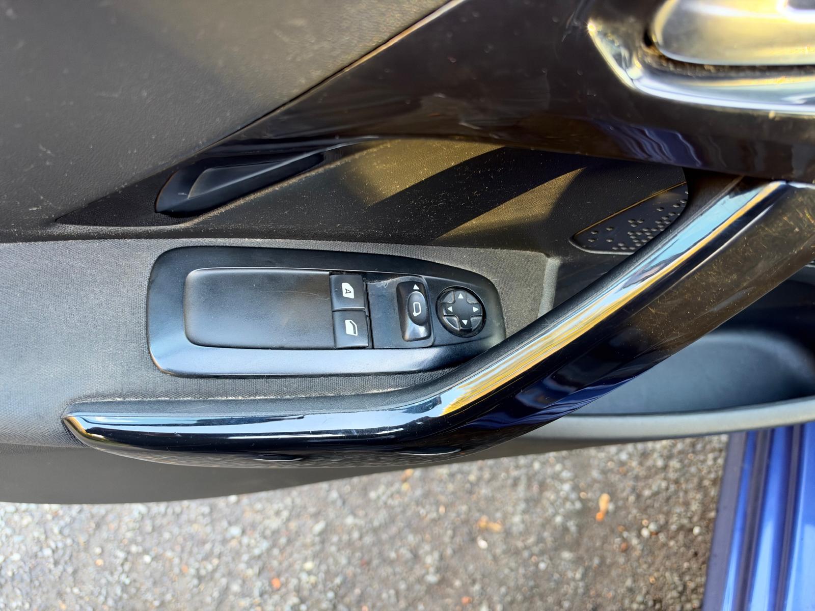 PEUGEOT 208 1.2 VTi 12V 82
