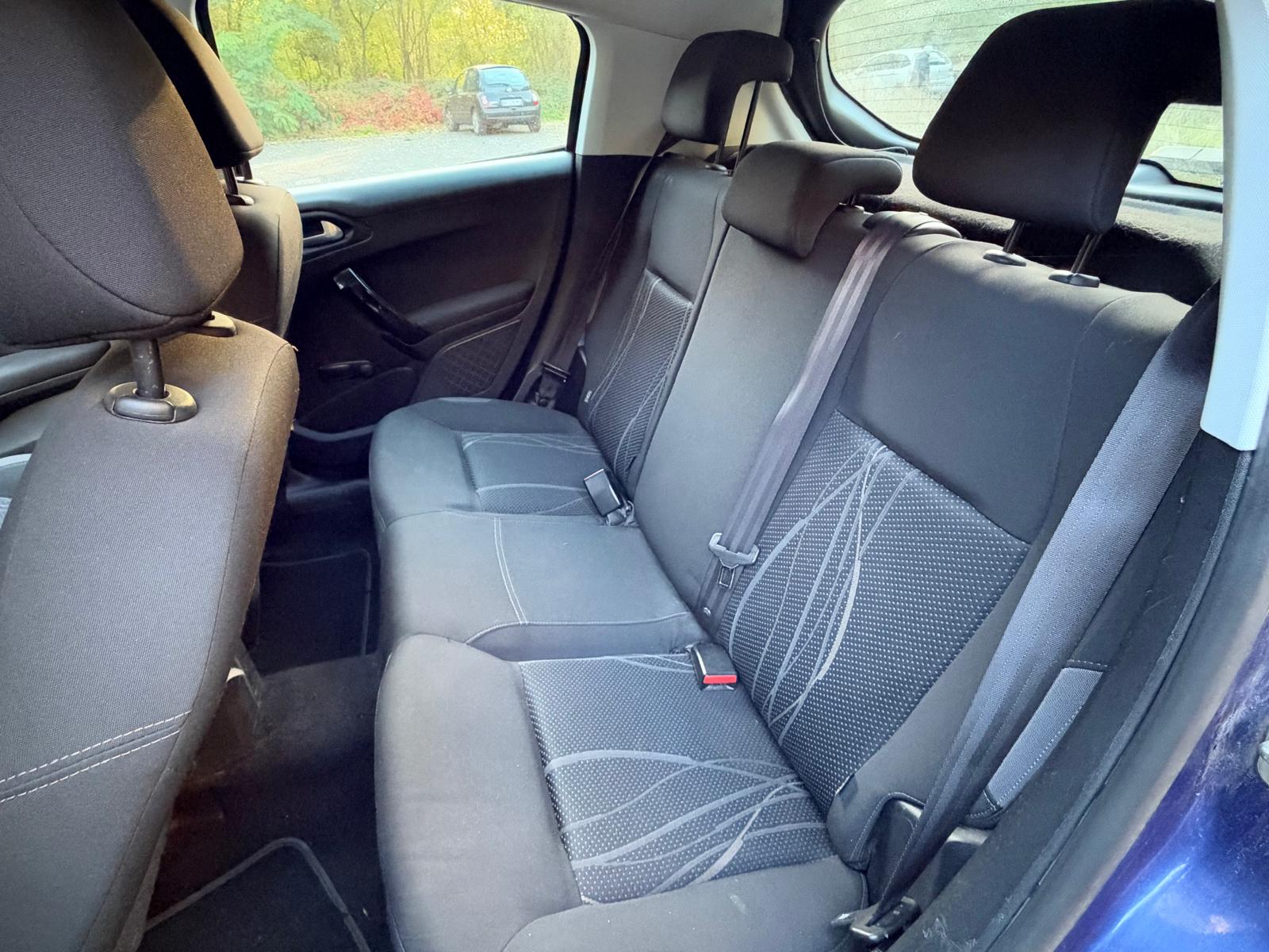 PEUGEOT 208 1.2 VTi 12V 82