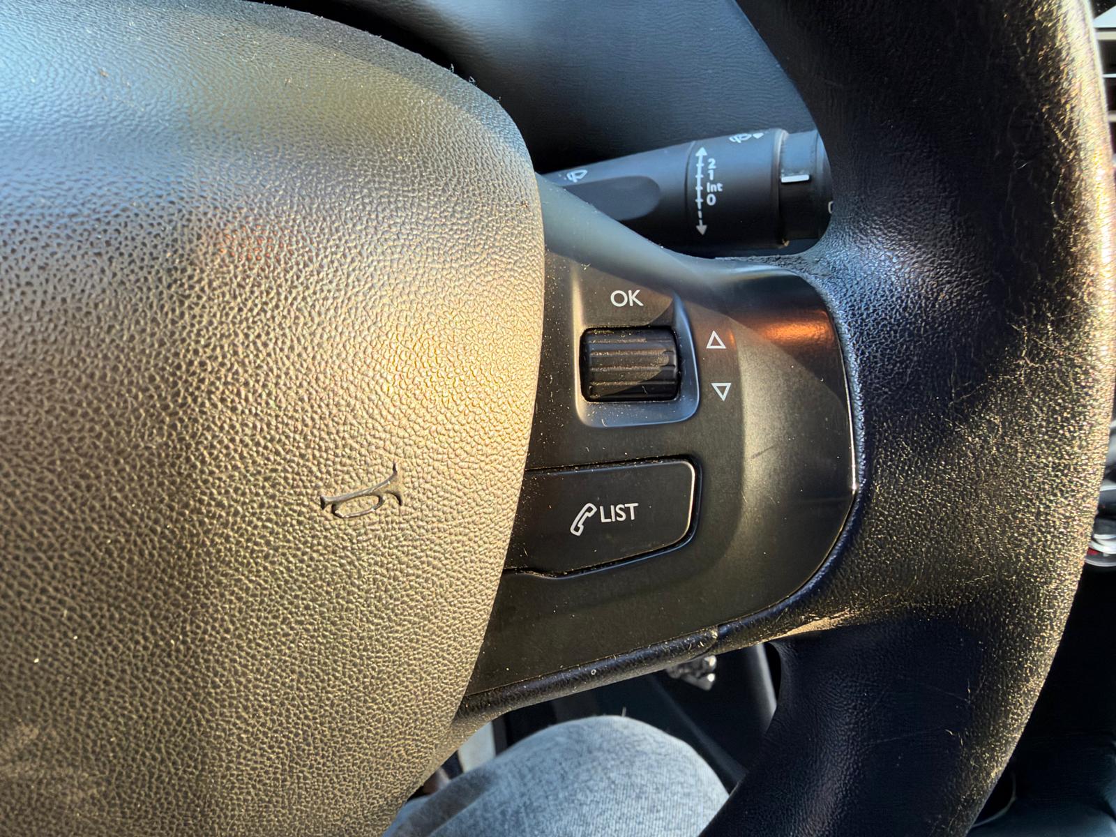 PEUGEOT 208 1.2 VTi 12V 82
