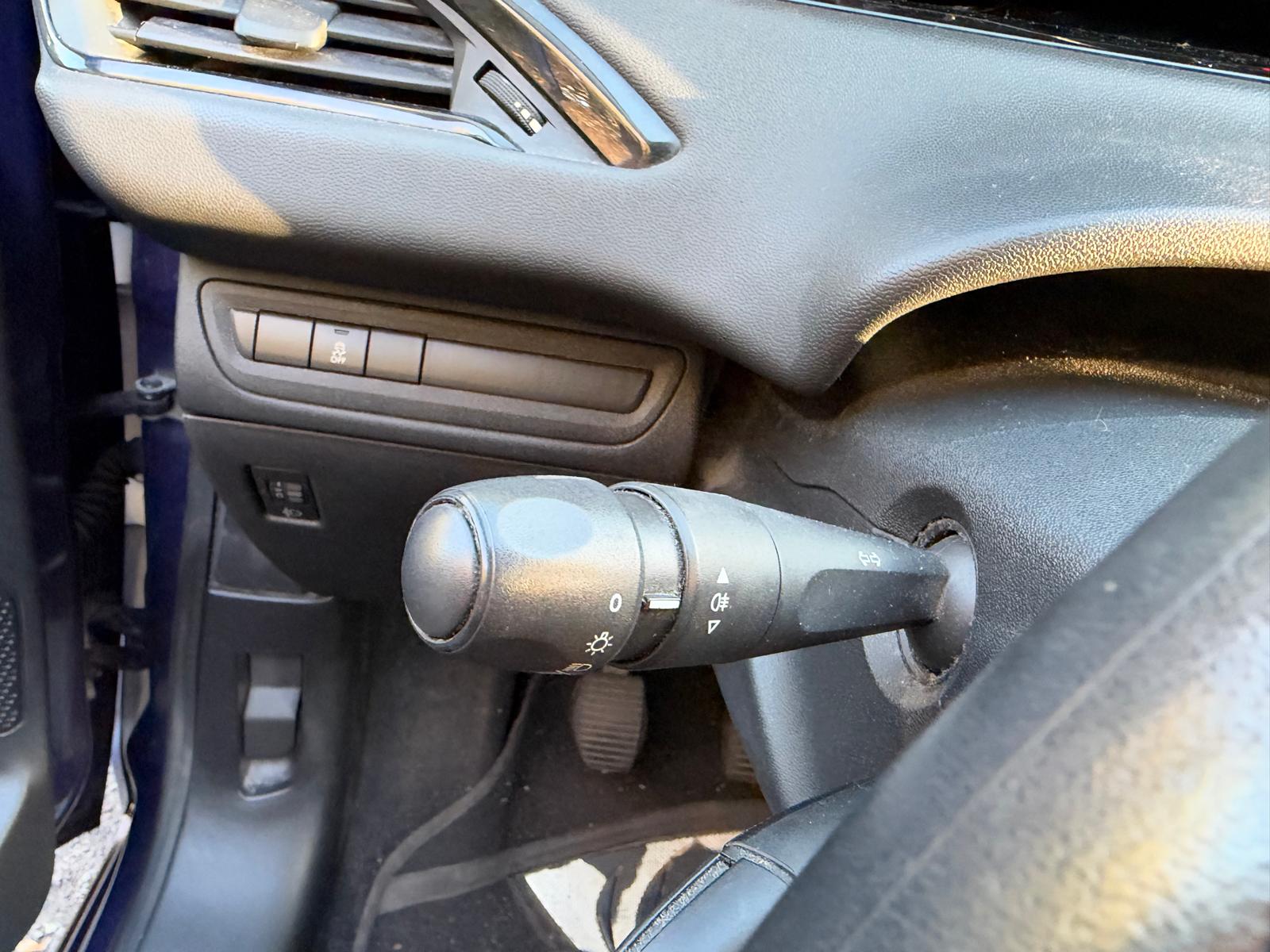 PEUGEOT 208 1.2 VTi 12V 82