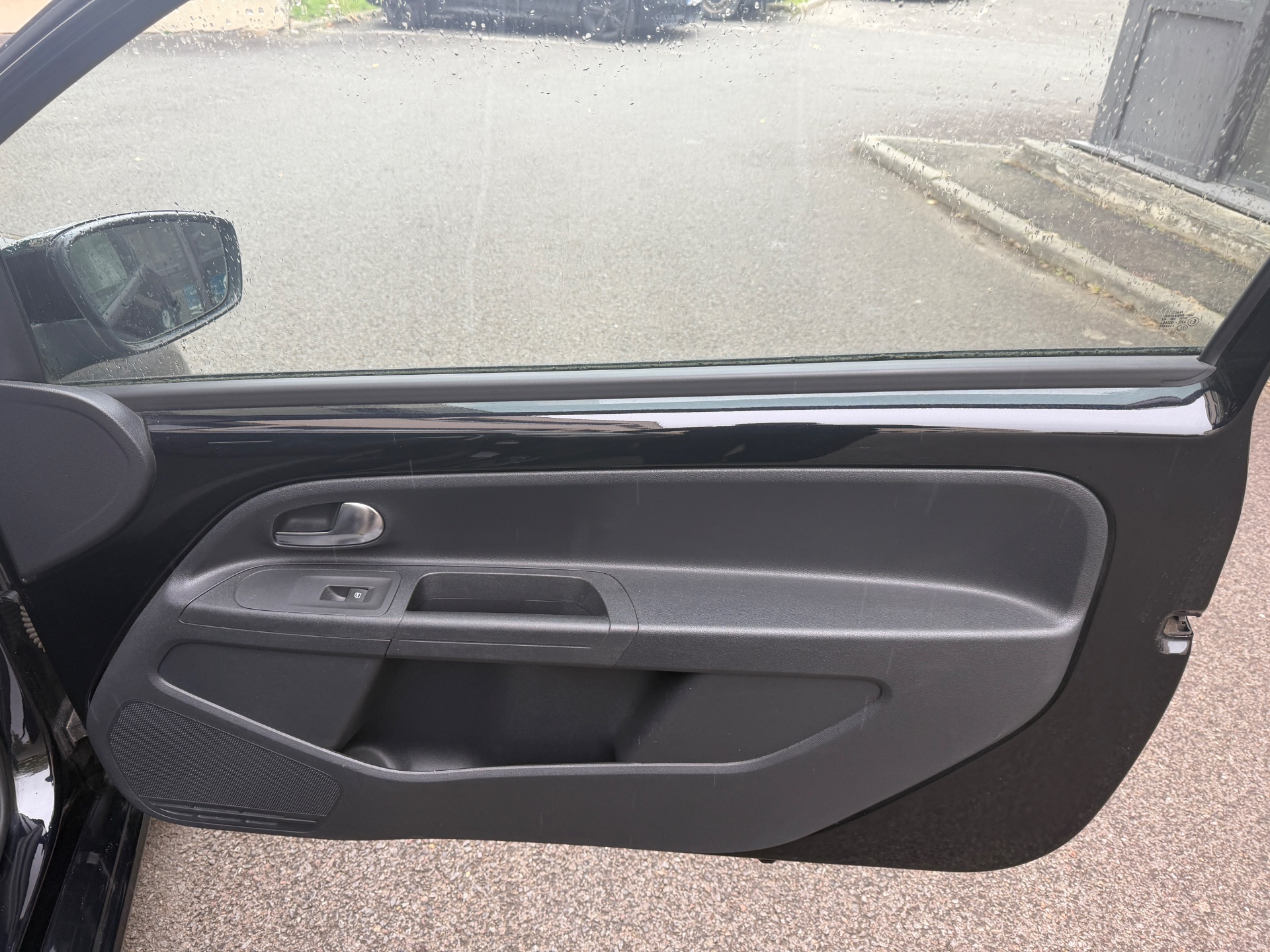 Volkswagen up! 1.0 75ch “Black Up”
