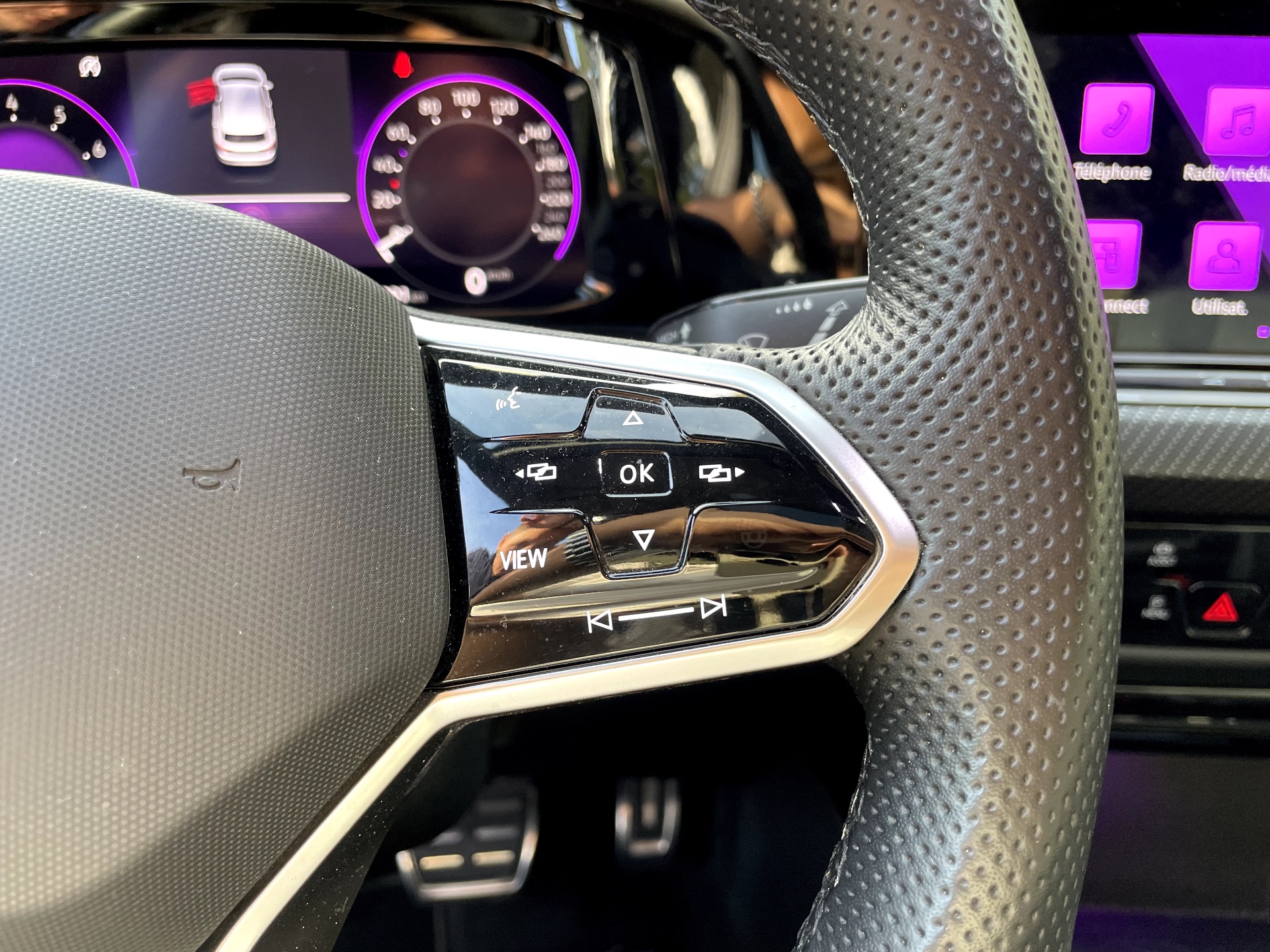 VOLKSWAGEN GOLF R LINE