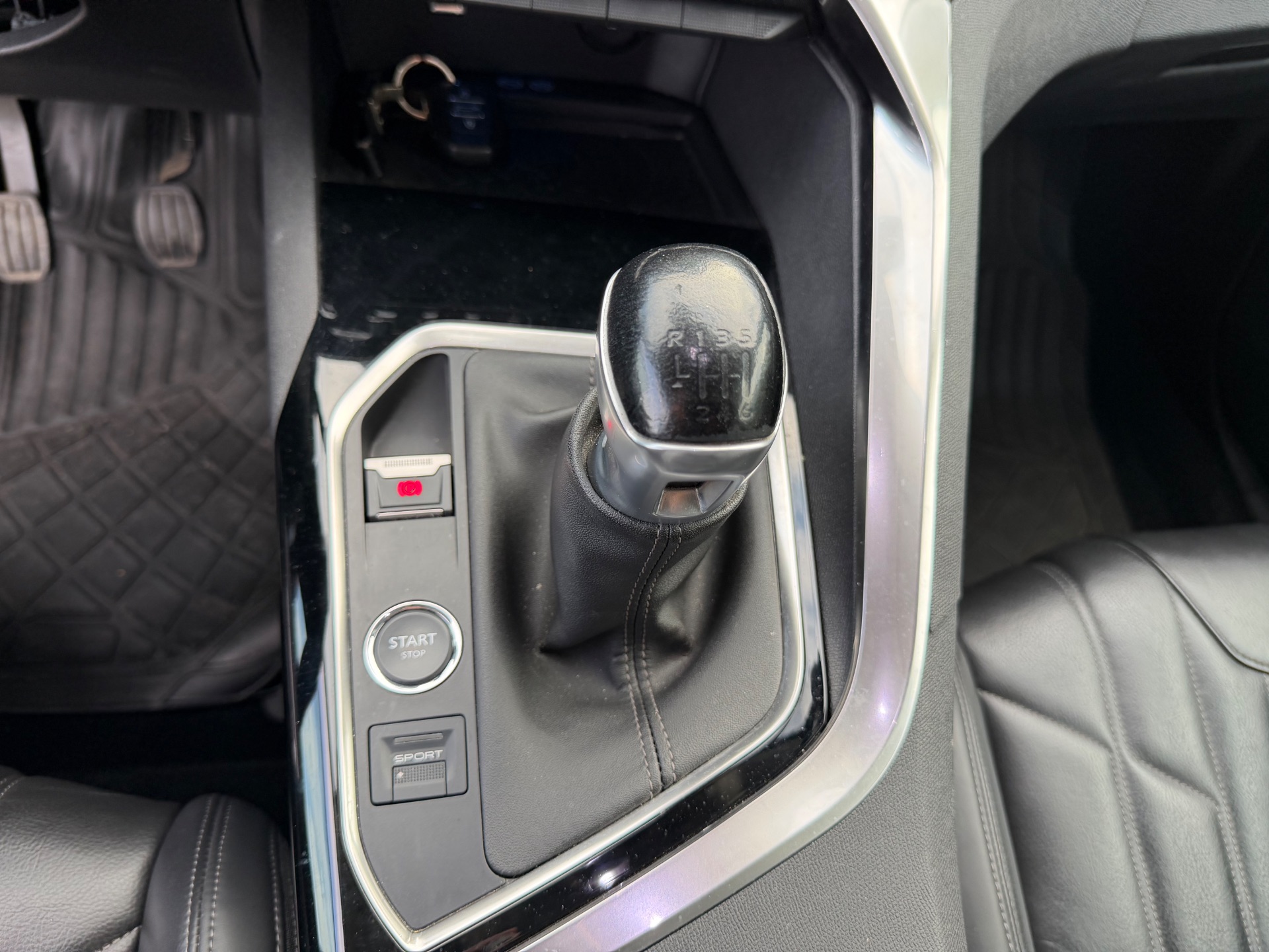 PEUGEOT 3008 1.2 puretech 130ch Allure