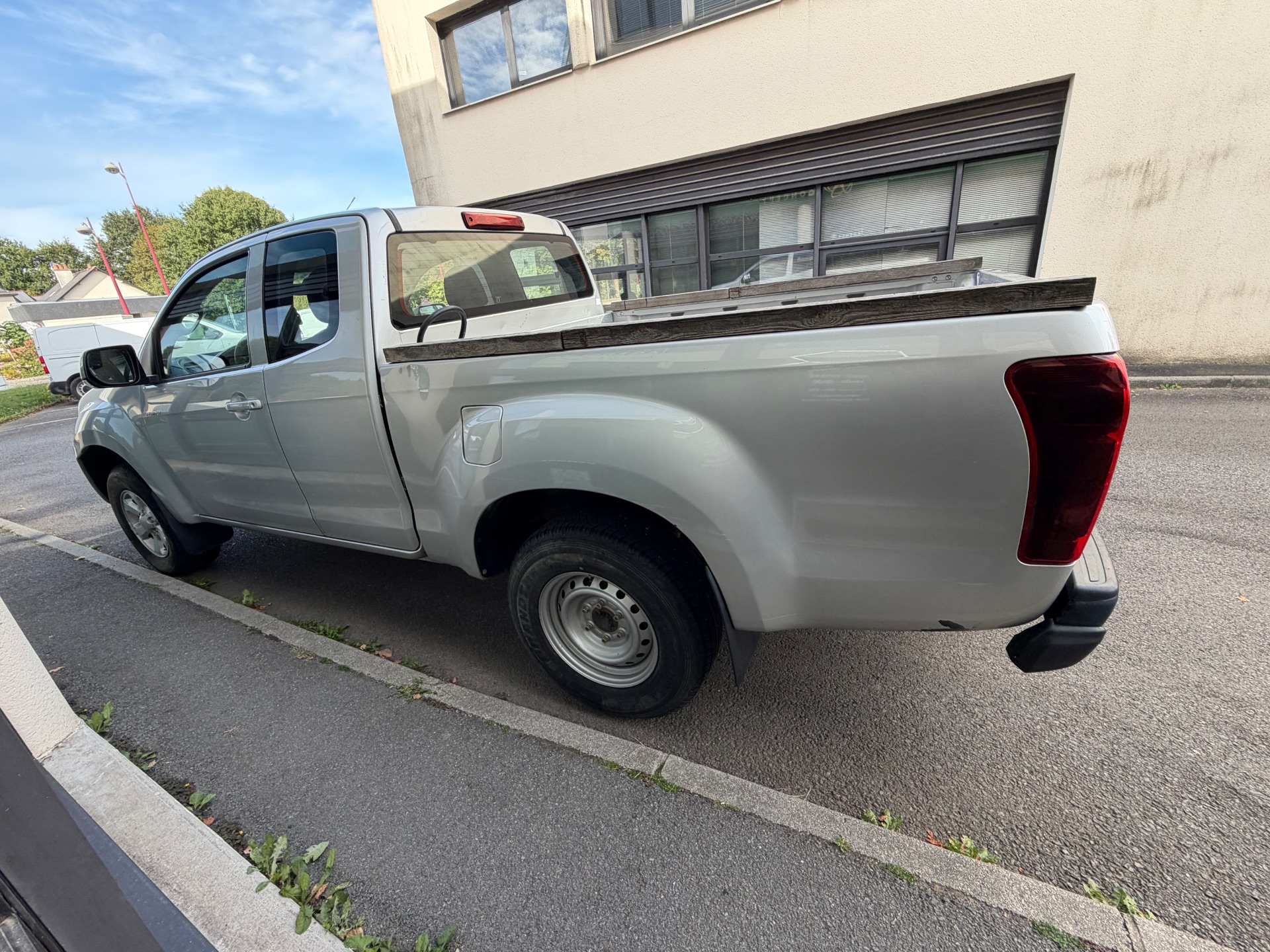 isuzu D-MAX 1.9 DDi 164ch “Planet”