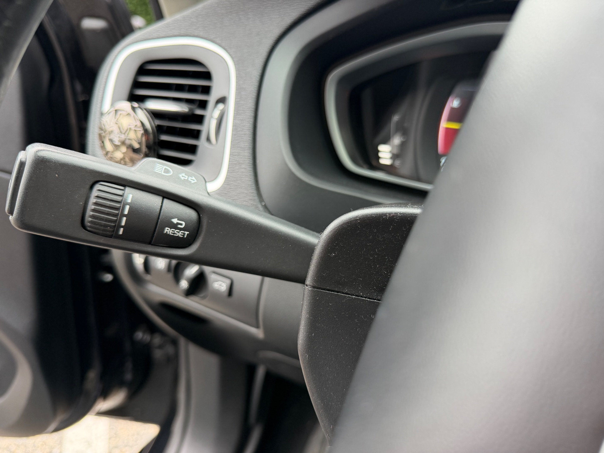 Volvo V40 1.6 122ch MOMENTUM