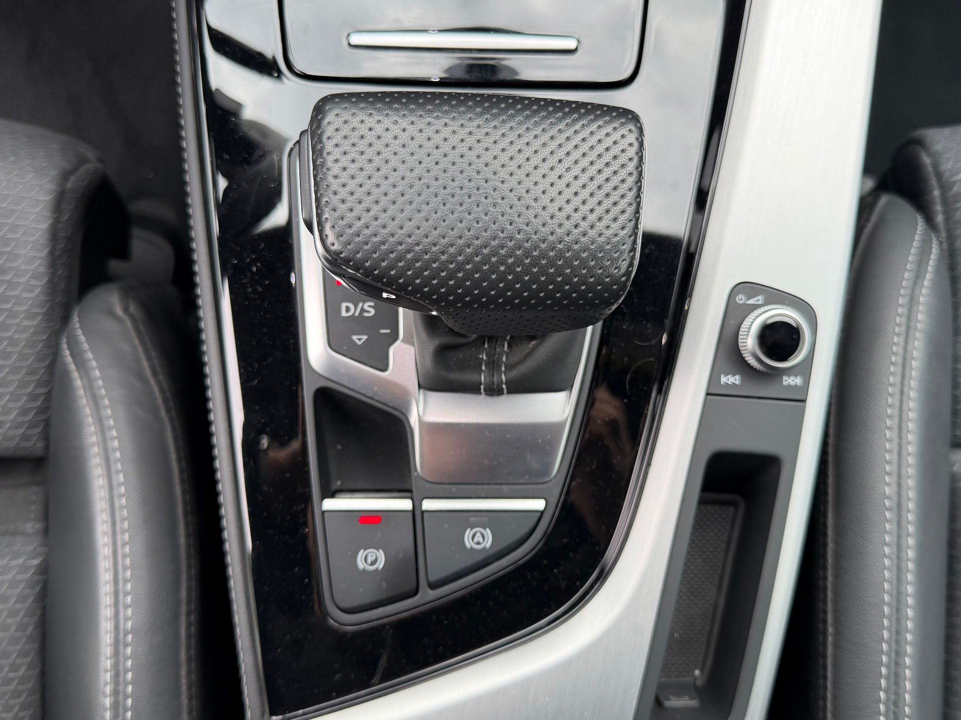 Audi A4 40 TFSI 204ch QUATTRO S-LINE S-TRONIC