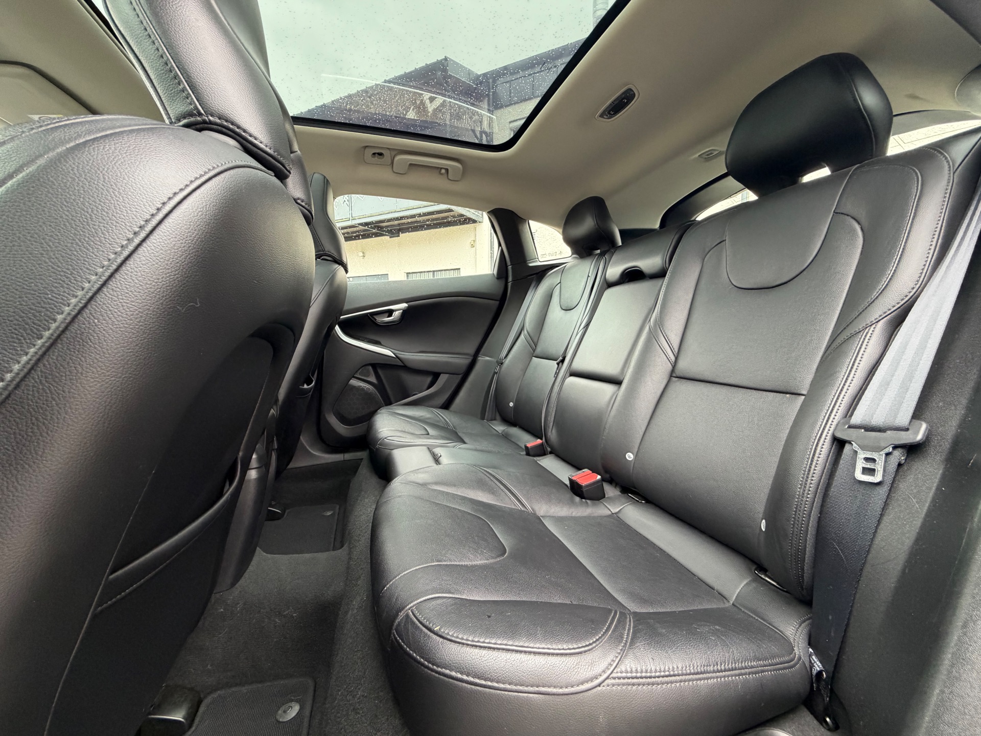 Volvo V40 1.6 122ch MOMENTUM