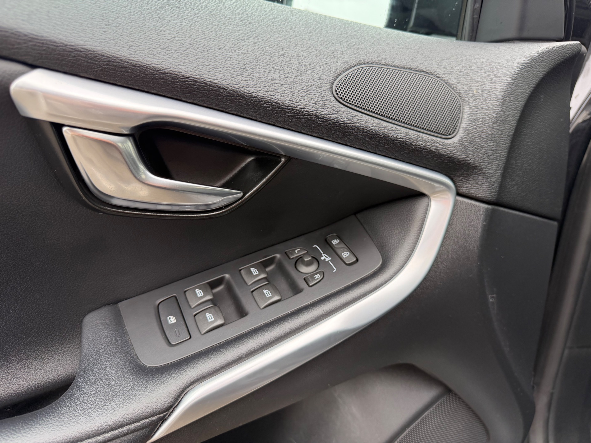 Volvo V40 1.6 122ch MOMENTUM