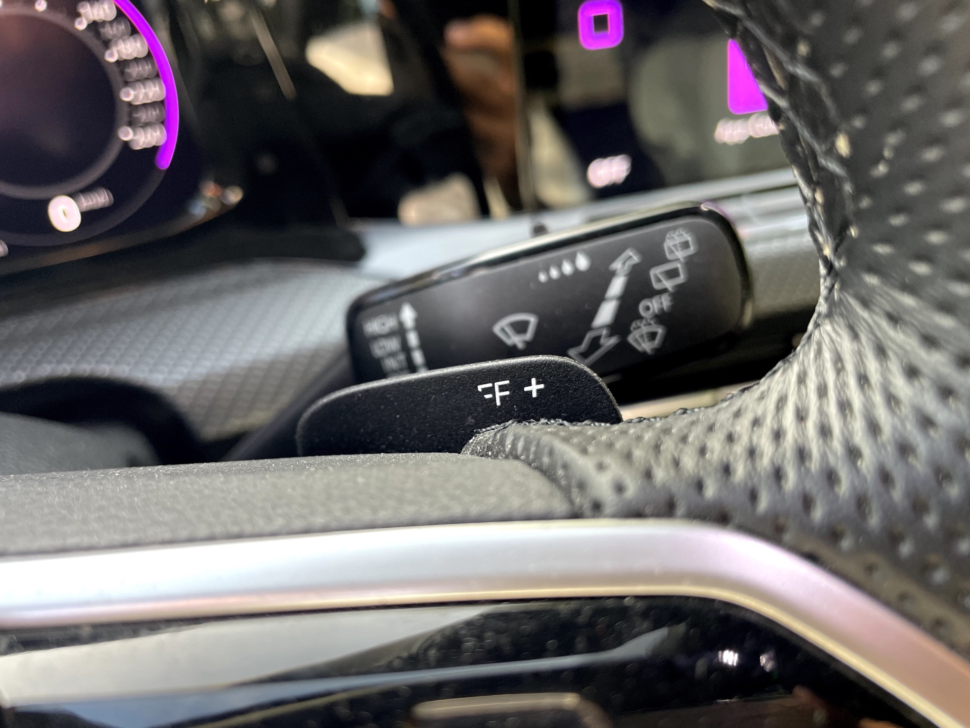 VOLKSWAGEN GOLF R LINE