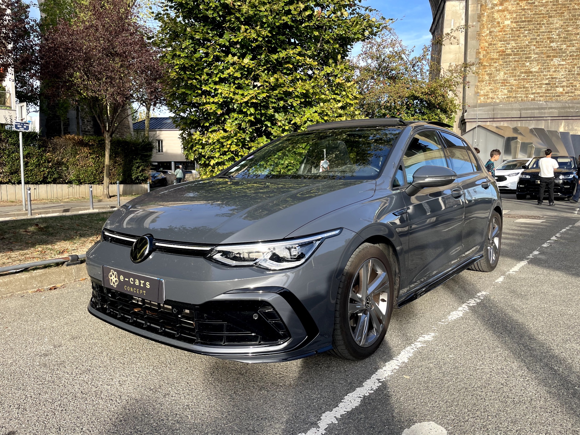 VOLKSWAGEN GOLF R LINE