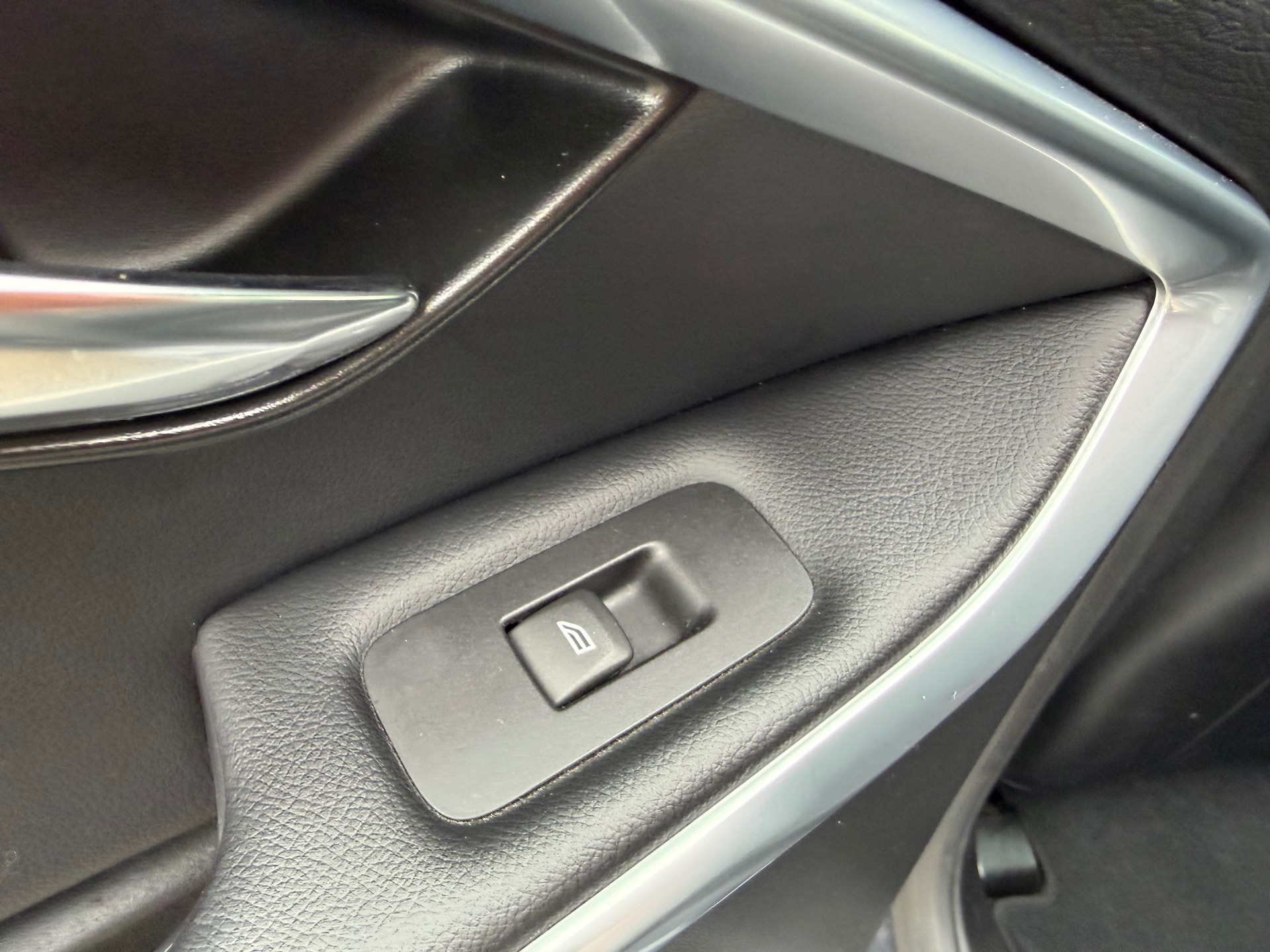 Volvo V40 1.6 122ch MOMENTUM