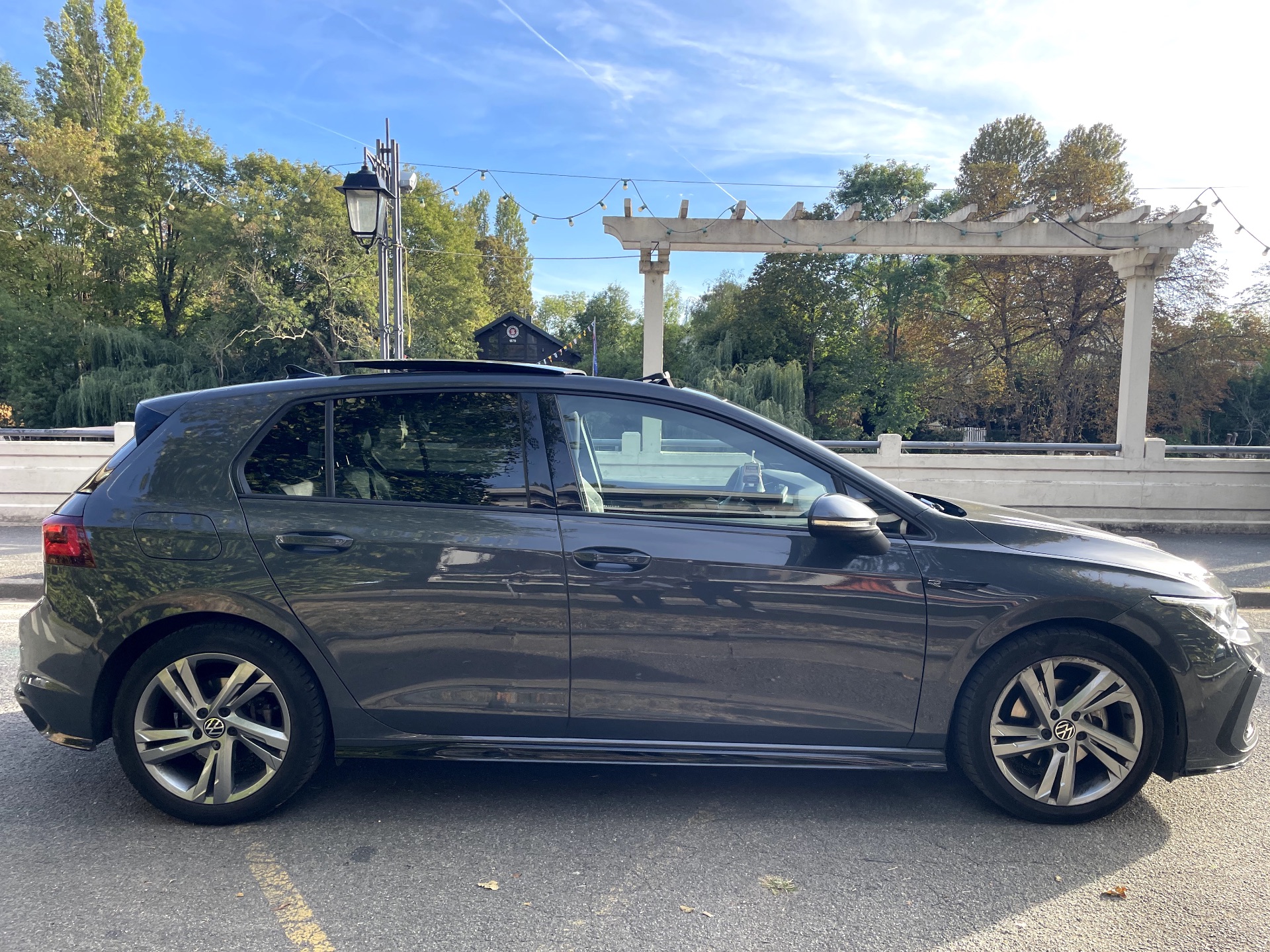 VOLKSWAGEN GOLF R LINE