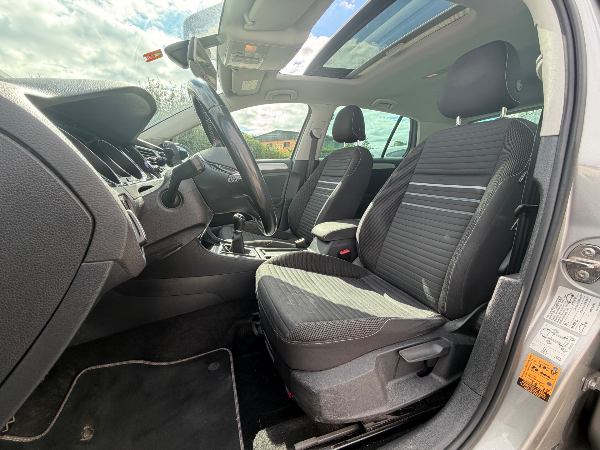 Volkswagen Golf 1.2 TSI 105ch CUP 4 pneus neige sur jantes