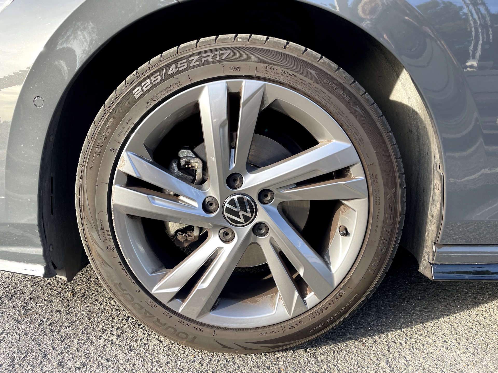 VOLKSWAGEN GOLF R LINE