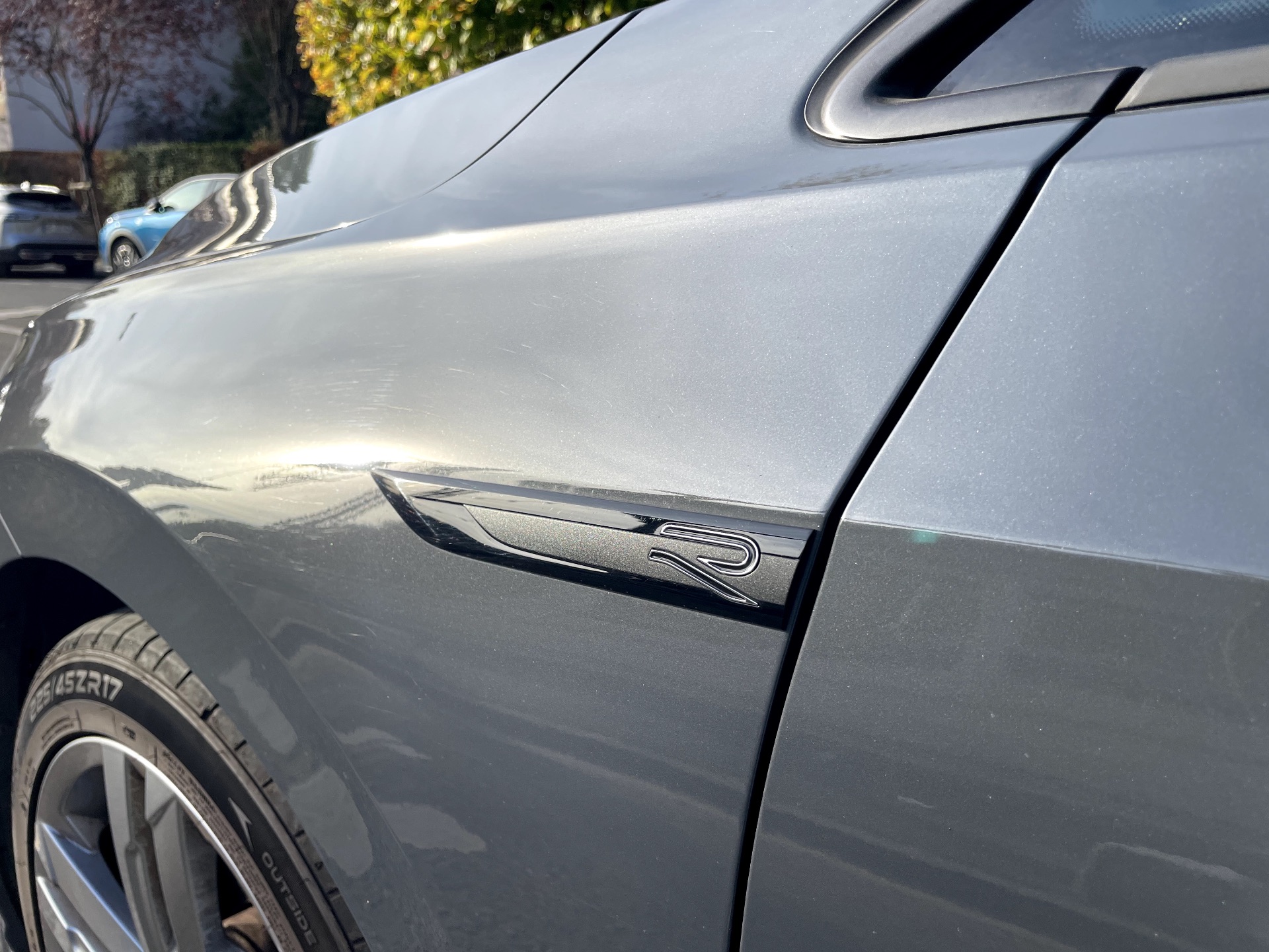 VOLKSWAGEN GOLF R LINE