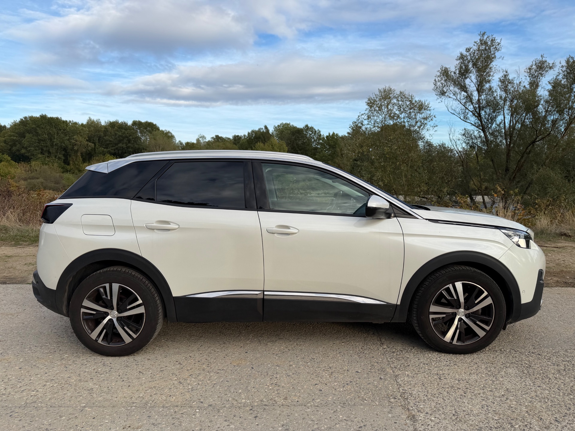 PEUGEOT 3008 1.2 puretech 130ch Allure