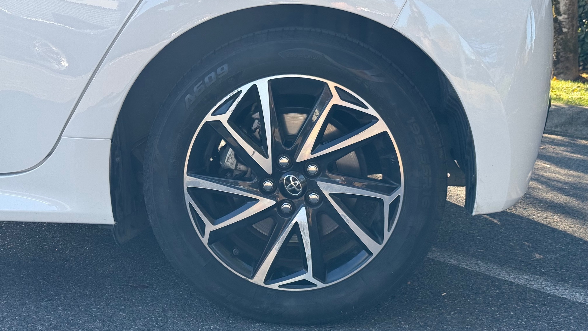 Toyota Yaris hybrid 136ch Design