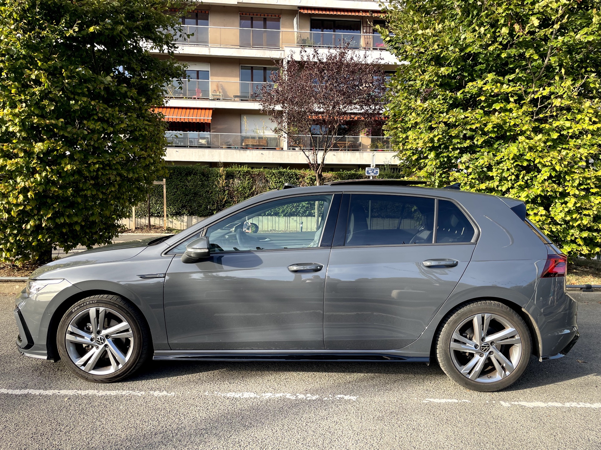 VOLKSWAGEN GOLF R LINE