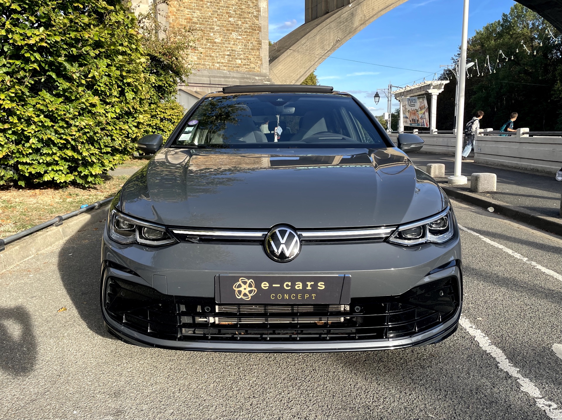 VOLKSWAGEN GOLF R LINE
