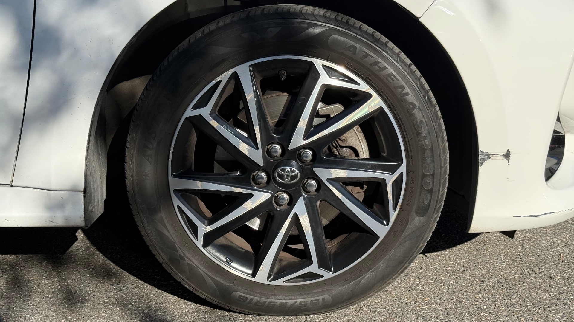 Toyota Yaris hybrid 136ch Design