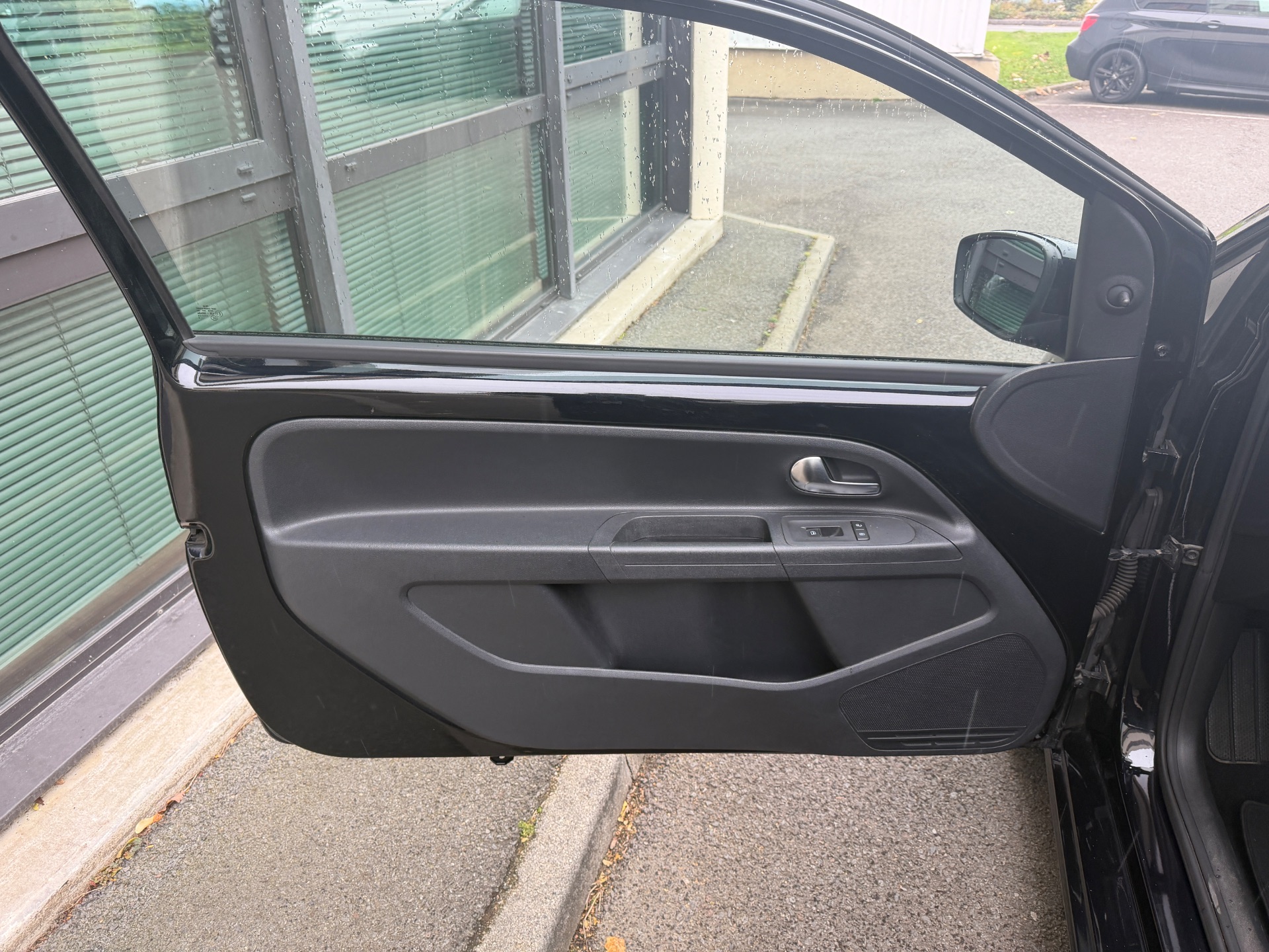 Volkswagen up! 1.0 75ch “Black Up”
