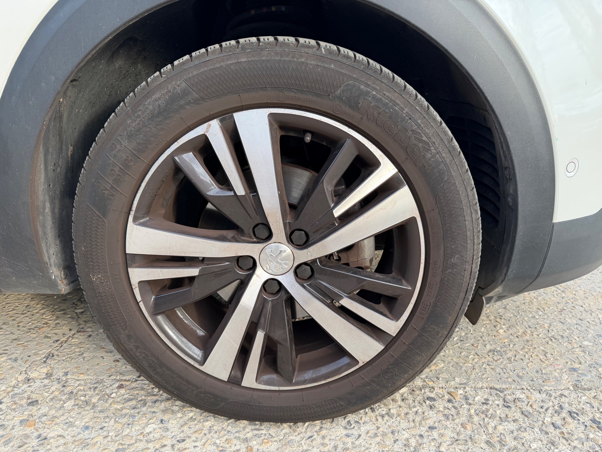 PEUGEOT 3008 1.2 puretech 130ch Allure