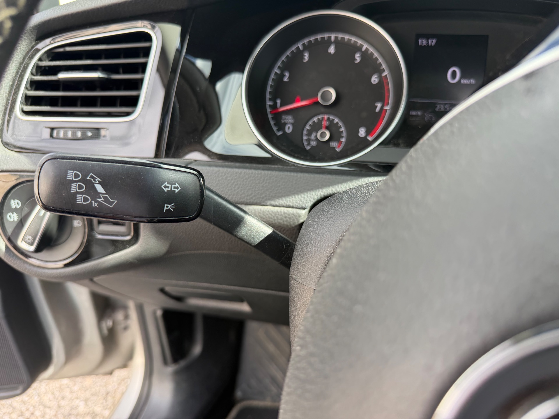 Volkswagen Golf 1.2 TSI 105ch CUP 4 pneus neige sur jantes