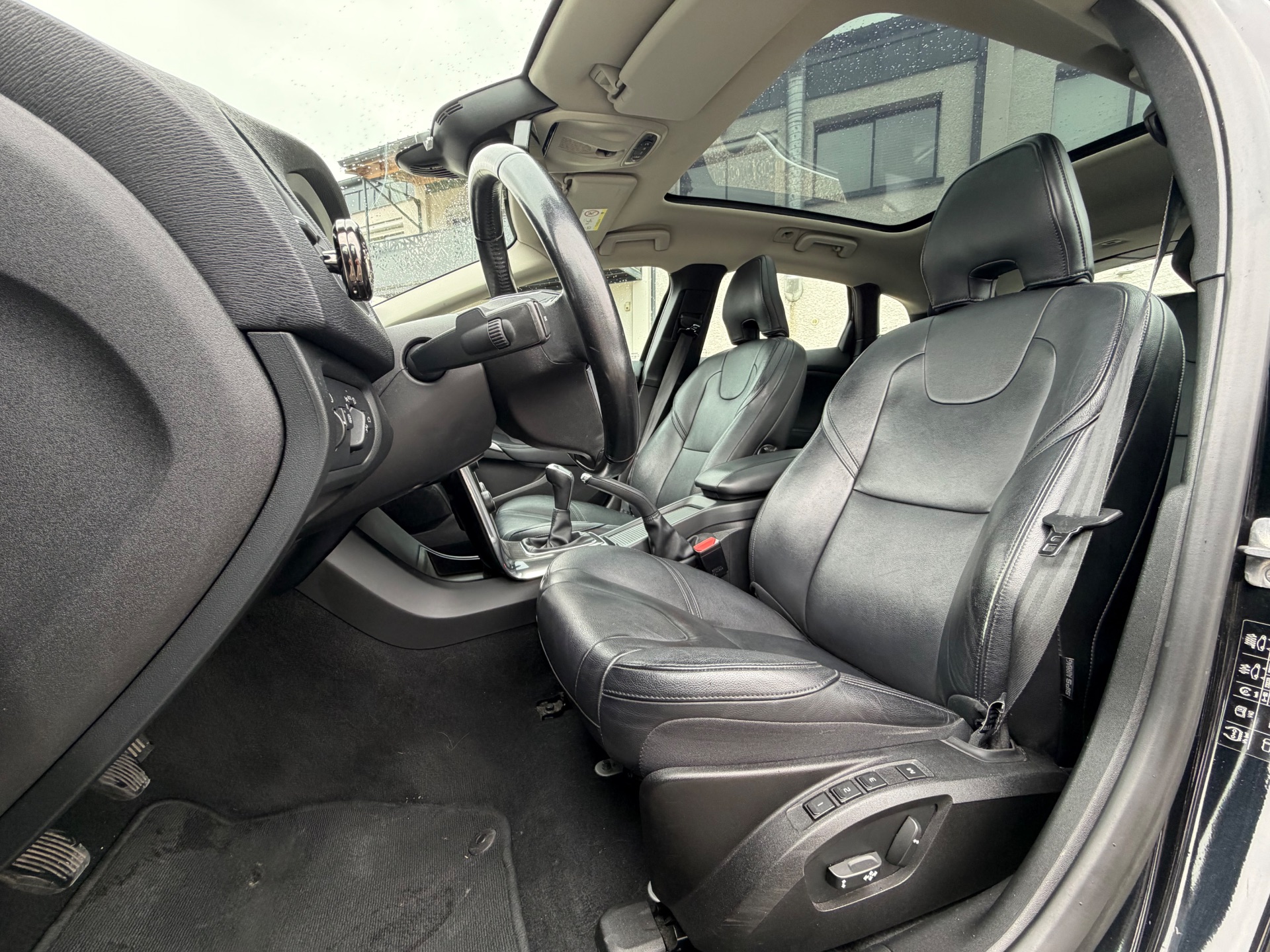 Volvo V40 1.6 122ch MOMENTUM