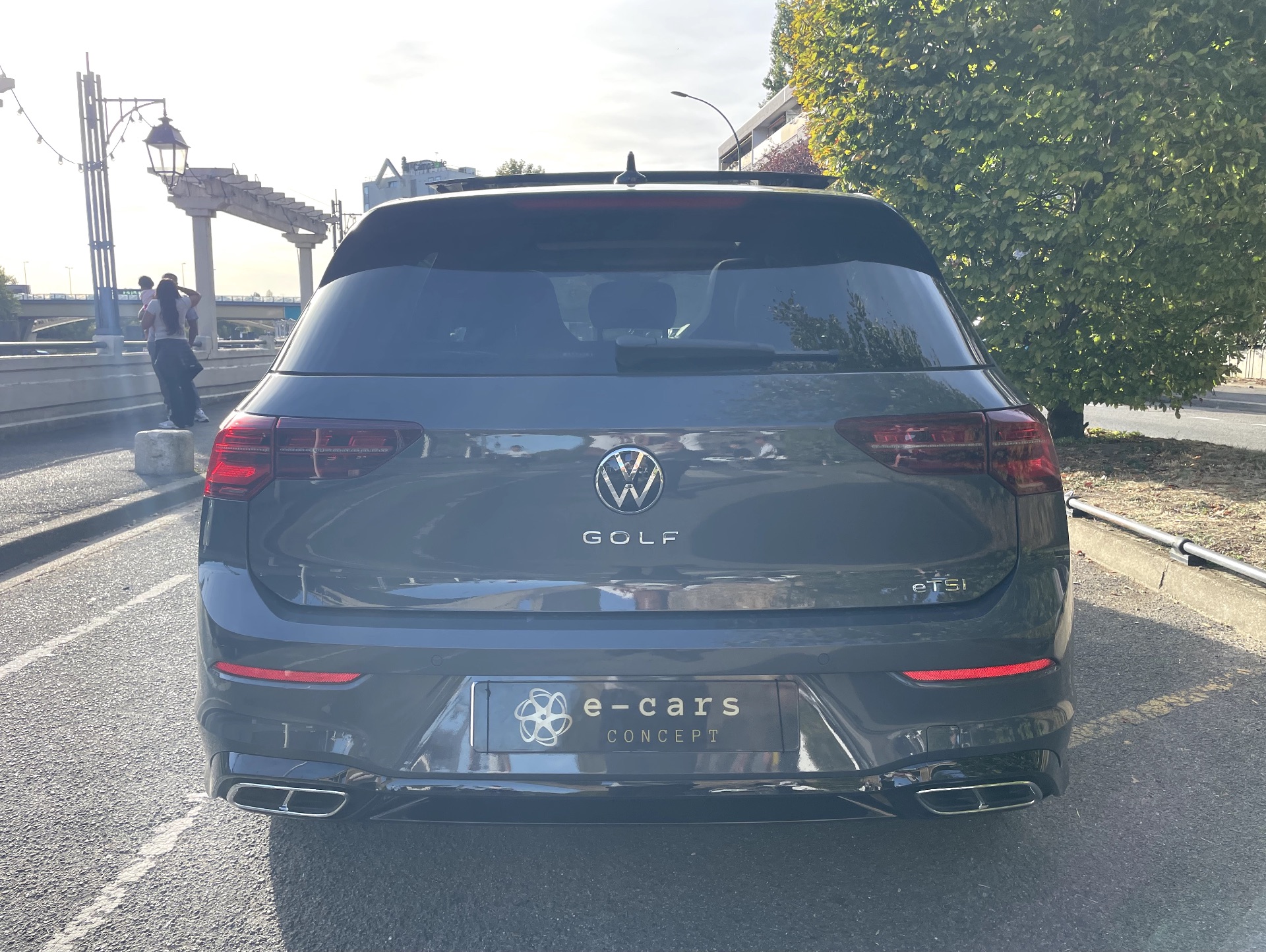 VOLKSWAGEN GOLF R LINE