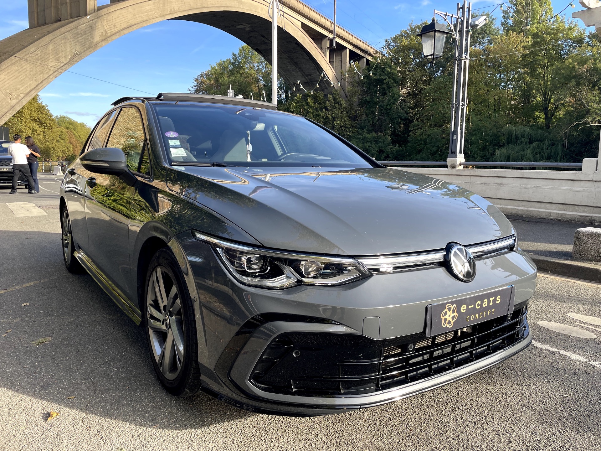 VOLKSWAGEN GOLF R LINE