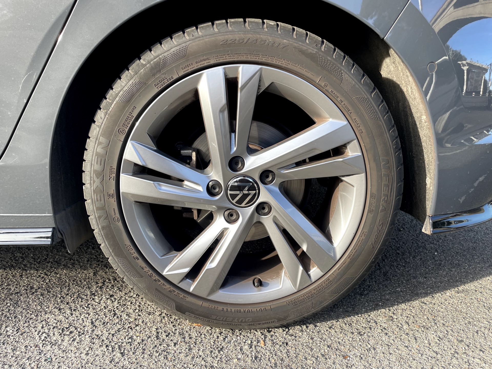 VOLKSWAGEN GOLF R LINE