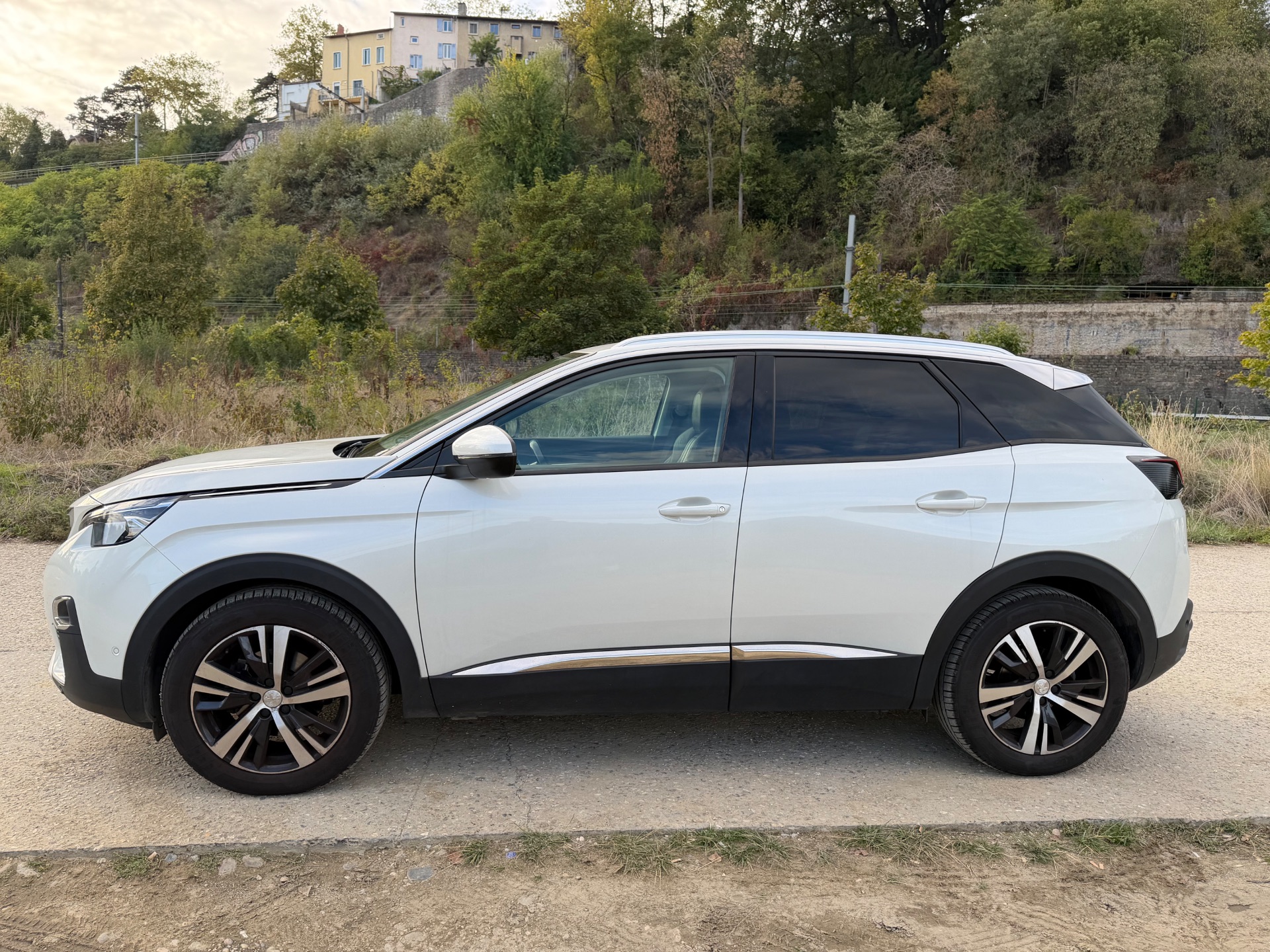 PEUGEOT 3008 1.2 puretech 130ch Allure