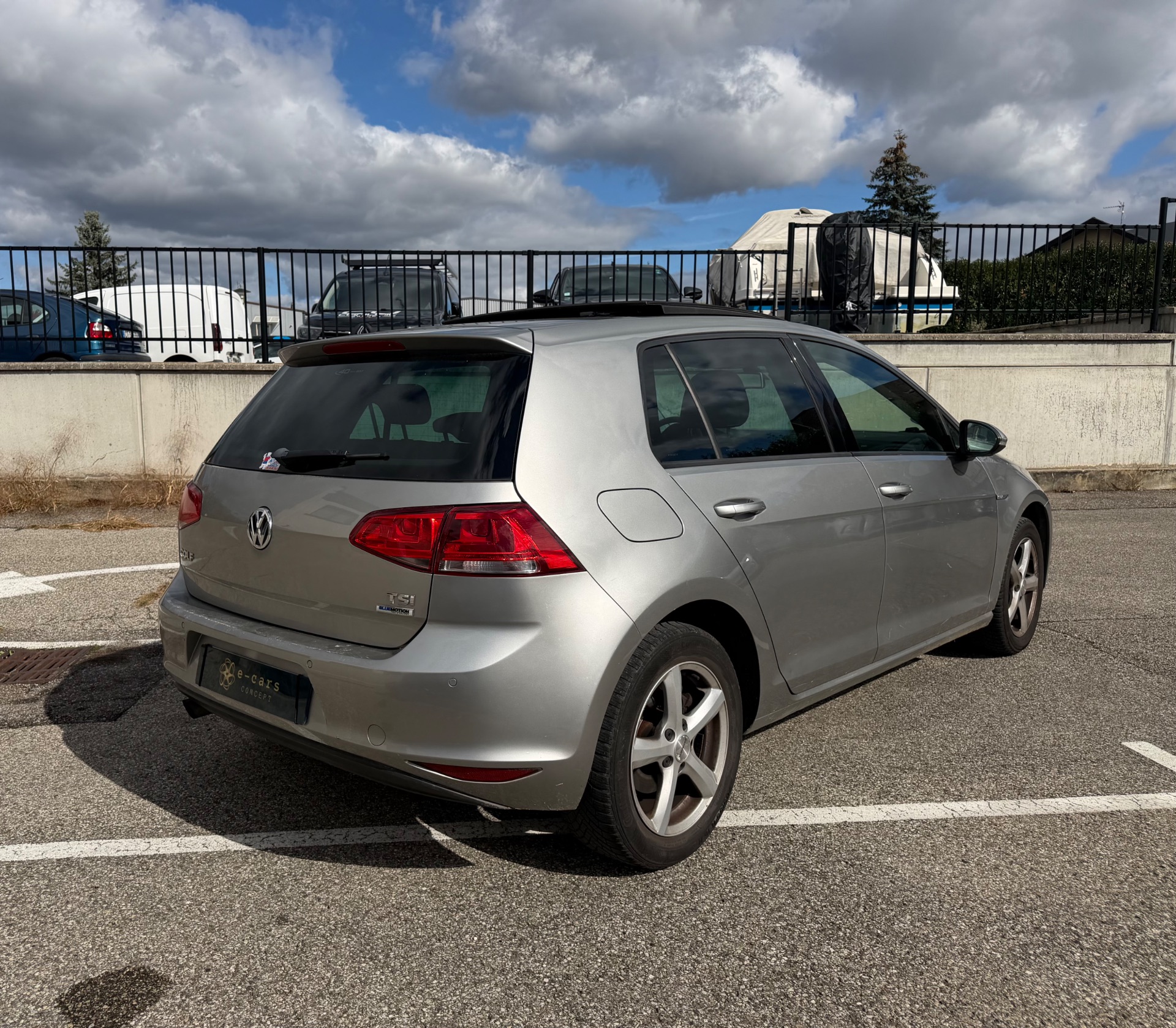 Volkswagen Golf 1.2 TSI 105ch CUP 4 pneus neige sur jantes