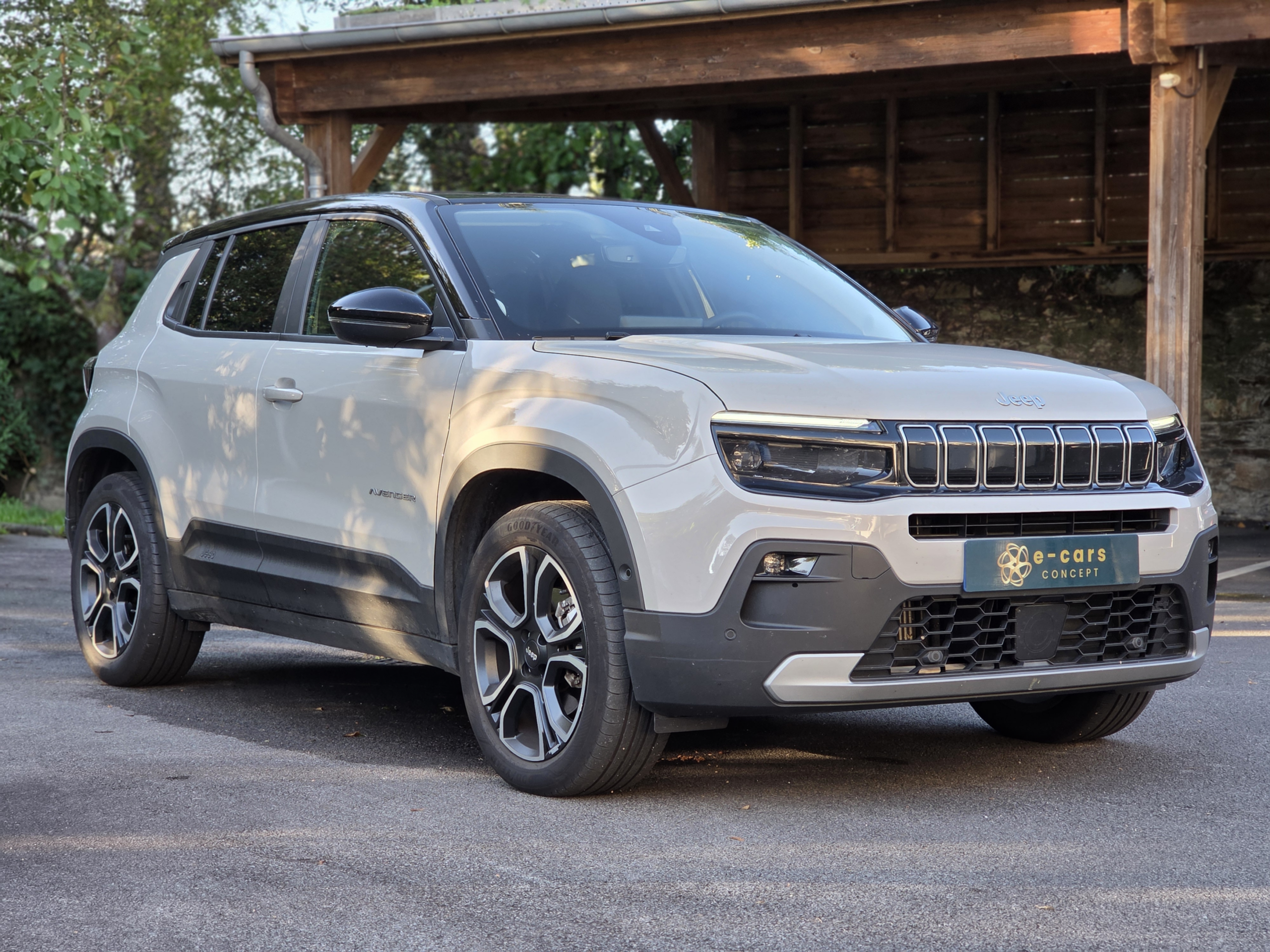 JEEP AVENGER – 1.2 Turbo e-Hybrid 110 ch Boîte automatique e-DCS6 Finition SUMMIT
