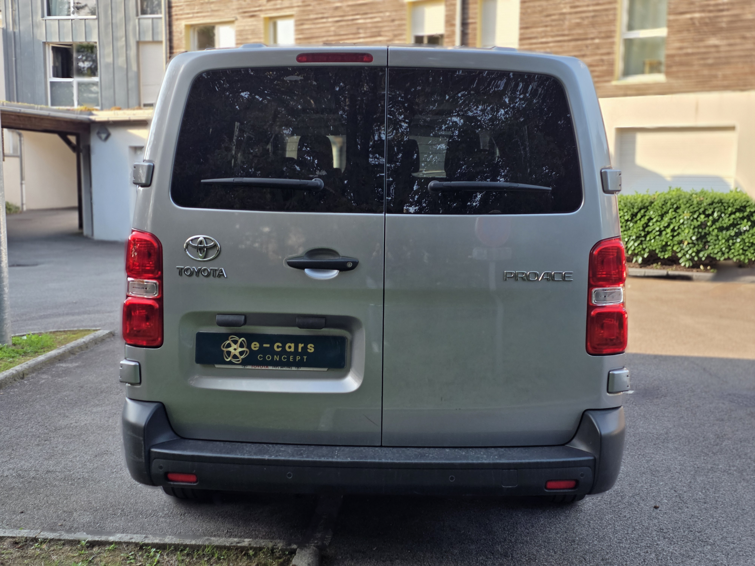 TOYOTA PROACE LONG – 2.0 D-4D 144ch BVM6 Finition DYNAMIC