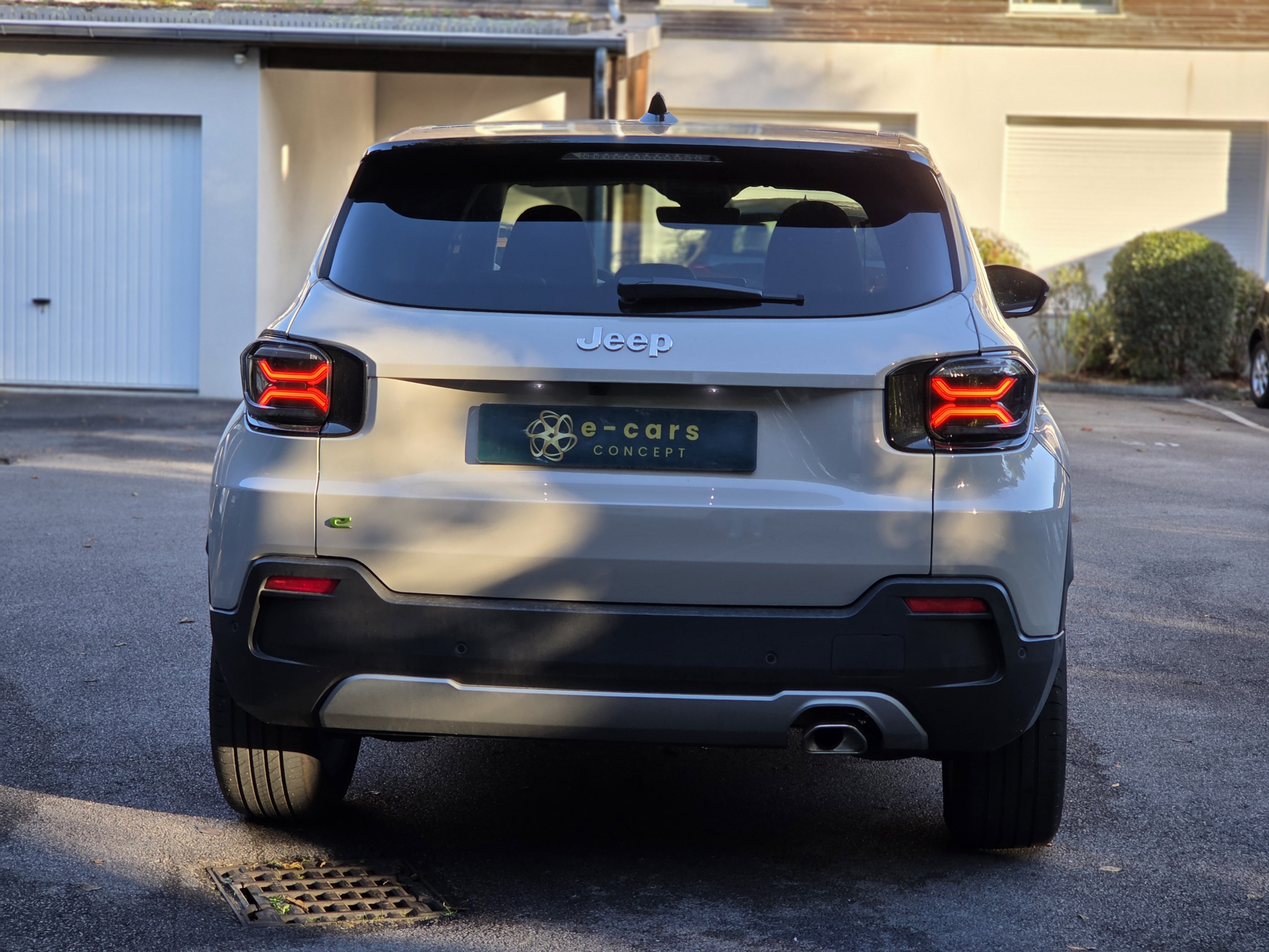 JEEP AVENGER – 1.2 Turbo e-Hybrid 110 ch Boîte automatique e-DCS6 Finition SUMMIT