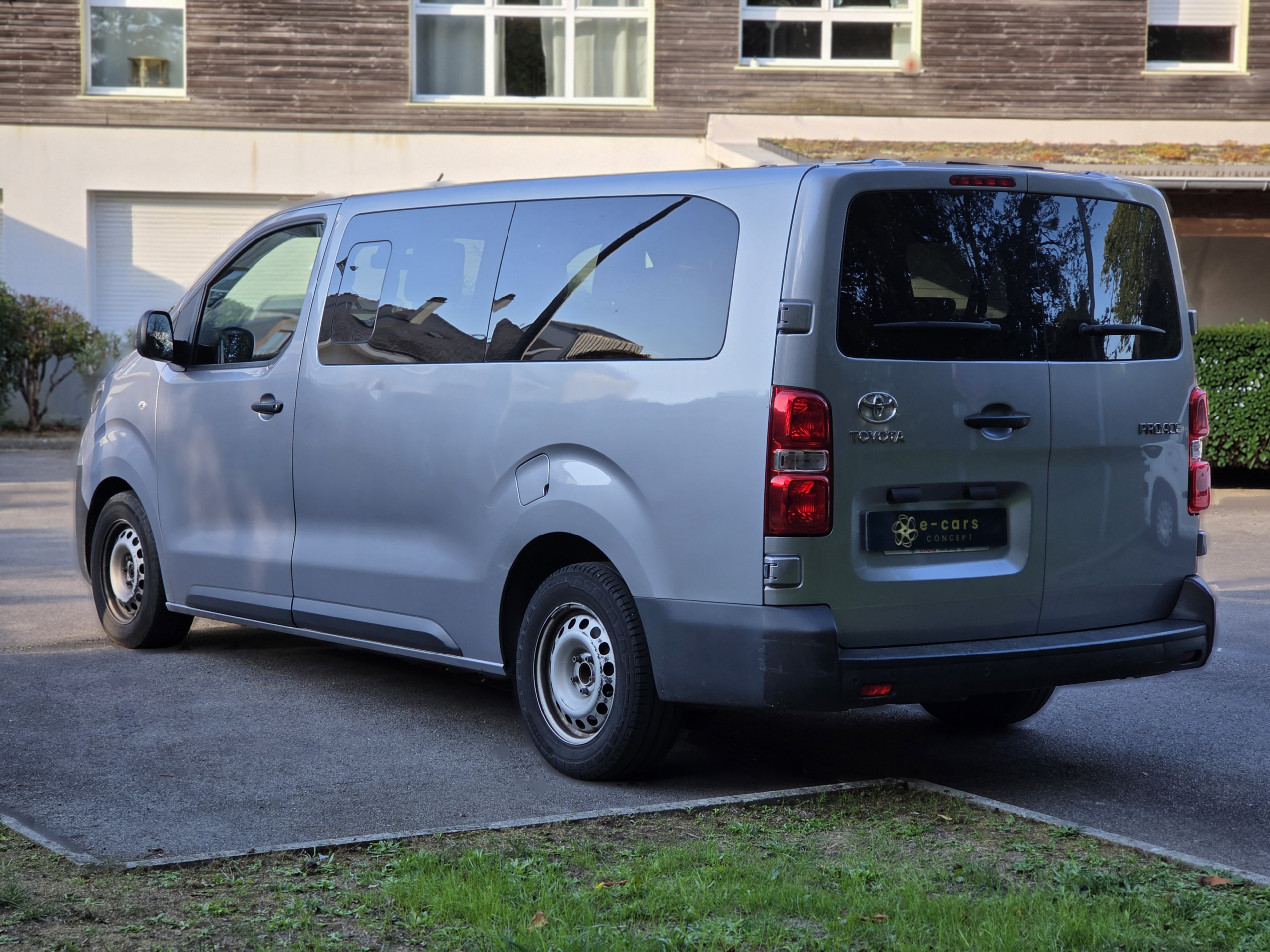 TOYOTA PROACE LONG – 2.0 D-4D 144ch BVM6 Finition DYNAMIC