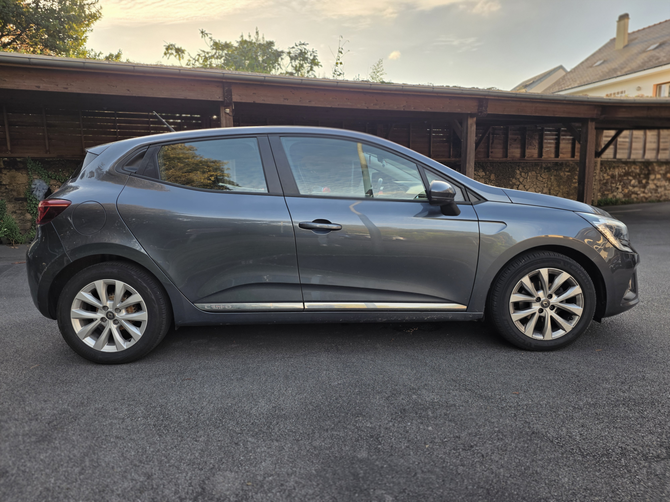 RENAULT CLIO 5 – 1.0 TCe 100ch BVM5 Finition INTENS