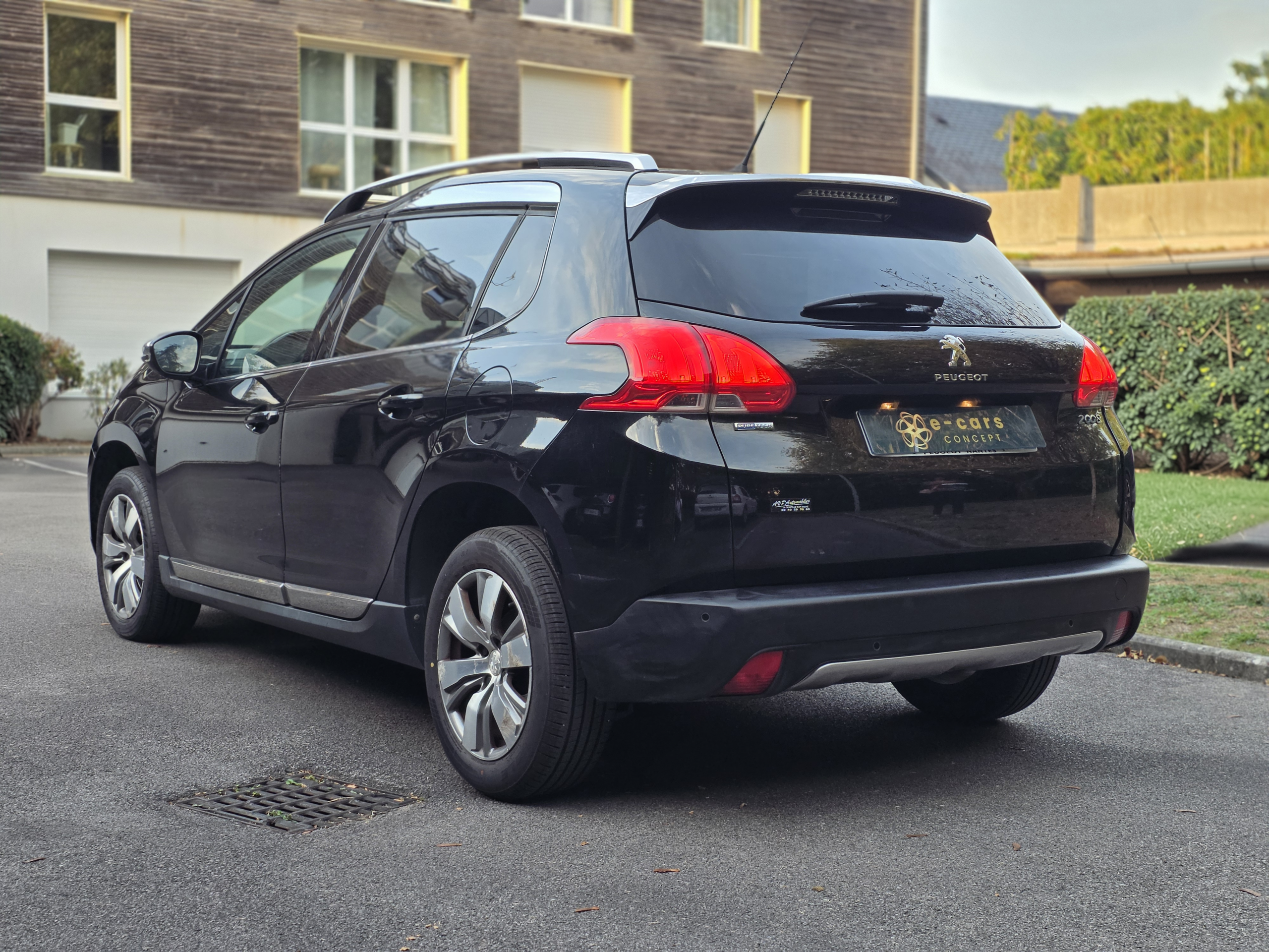 PEUGEOT 2008 – 1.2 PureTech 110ch EAT6 Finition ALLURE